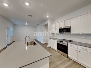 37714 Dusty Saddle Ln in Zephyrhills, FL - Building Photo - Building Photo