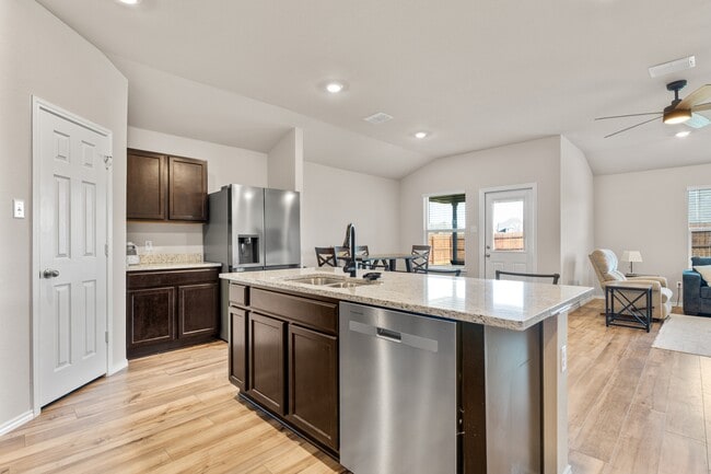 7100 Canadian Dr in China Spring, TX - Building Photo - Building Photo