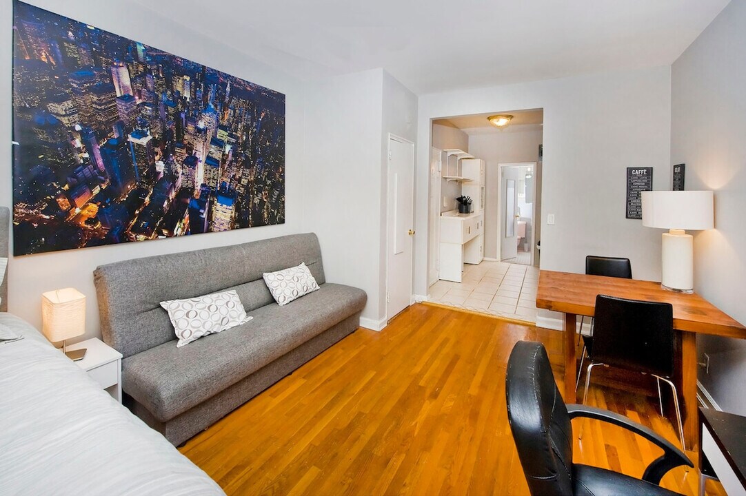 1574 2nd Ave in New York, NY - Building Photo