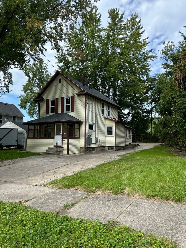 526 Beech St in Lansing, MI - Building Photo - Building Photo