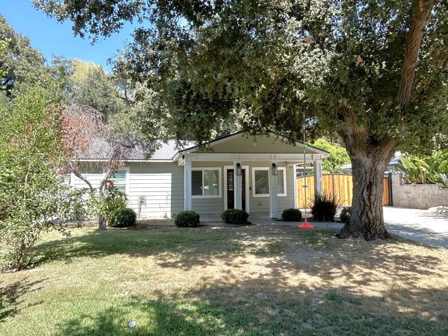 247 W Woodland Oaks Dr in San Dimas, CA - Building Photo - Building Photo