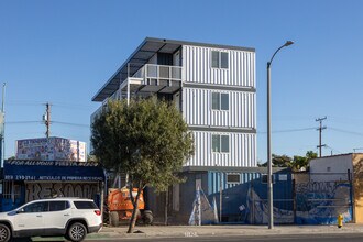 1619 Firestone Blvd in Los Angeles, CA - Building Photo - Building Photo