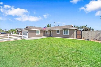 5892 Meadowlark Dr in Huntington Beach, CA - Building Photo - Building Photo