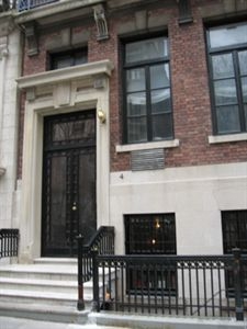 4 E 81st St in New York, NY - Building Photo