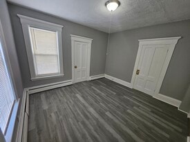 275 Lake Ave, Unit 1F in Manchester, NH - Building Photo