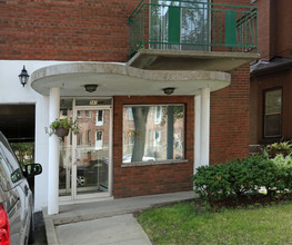 Topaz Apartments in Hamilton, ON - Building Photo - Building Photo