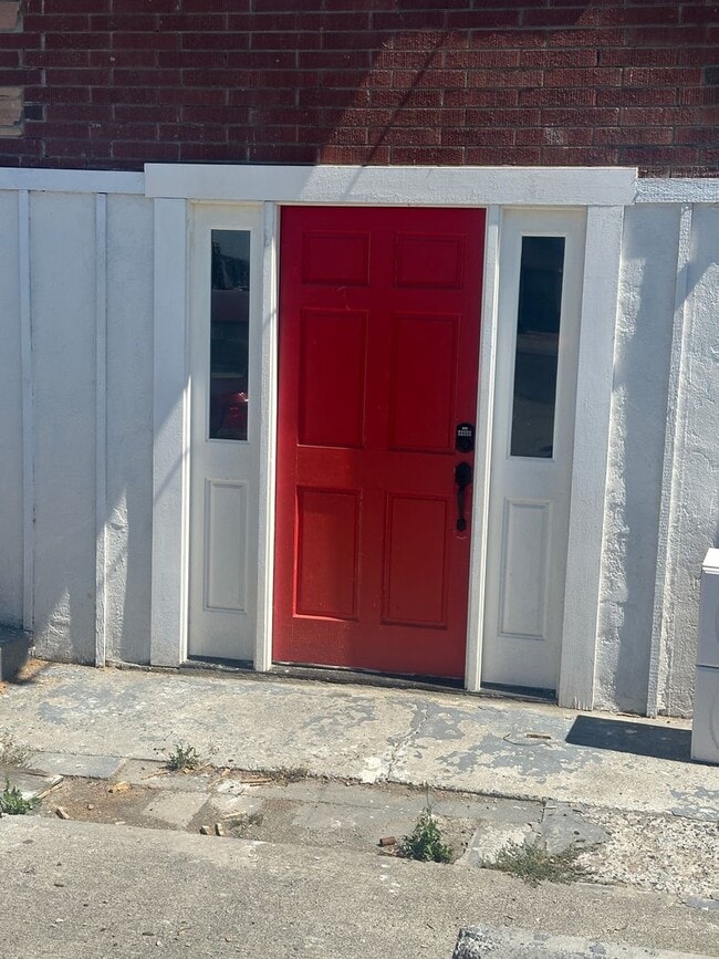 property at 931 S Juniper Dr