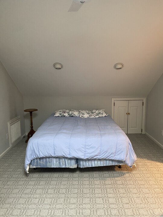 40 Field Rd in Cos Cob, CT - Building Photo