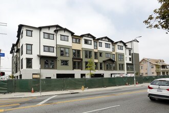 Arlington Square in Los Angeles, CA - Foto de edificio - Building Photo