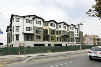 Arlington Square in Los Angeles, CA - Building Photo - Building Photo