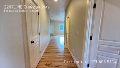 22071 NE Chinook Way in Fairview, OR - Building Photo - Building Photo