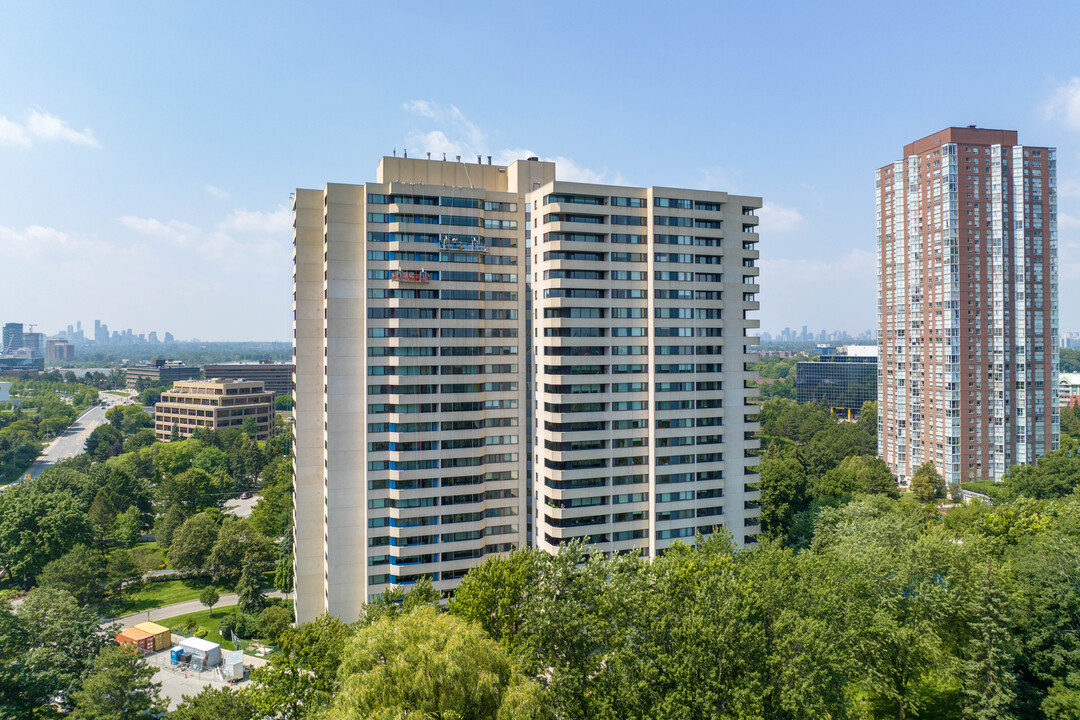 Wynford Place in Toronto, ON - Building Photo