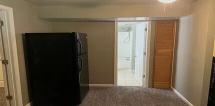 6200 Tamara Ct, Unit 2 in Camp Springs, MD - Foto de edificio - Building Photo