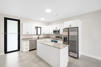 4309 E 8th Ct in Hialeah, FL - Building Photo - Building Photo