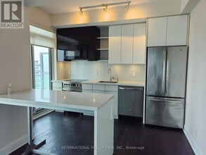 33 Shore Breeze Dr in Toronto, ON - Building Photo - Building Photo