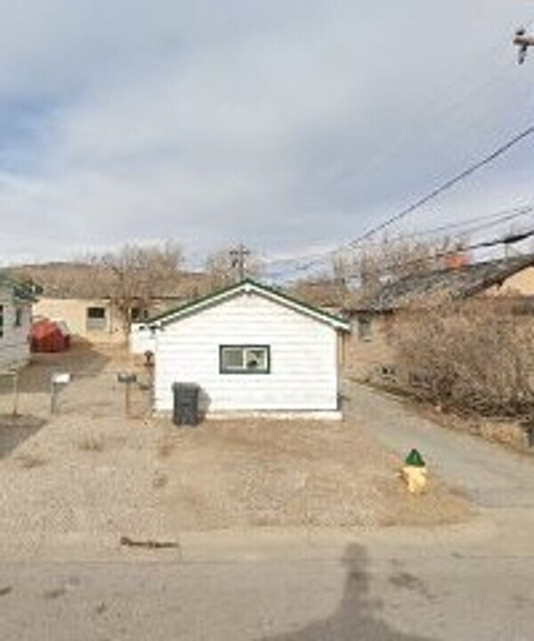 1213 W Pine St in Rawlins, WY - Building Photo