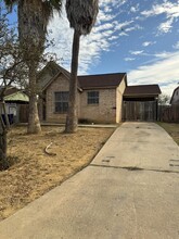 113 Carter Dr in Laredo, TX - Building Photo - Building Photo