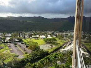 521 Hahaione St in Honolulu, HI - Foto de edificio - Building Photo