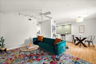 2200 Dickson Dr in Austin, TX - Building Photo