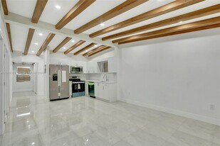 2501 NW 21st St in Fort Lauderdale, FL - Building Photo