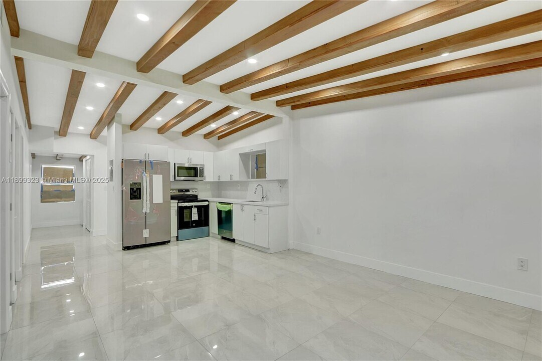 2501 NW 21st St in Fort Lauderdale, FL - Building Photo