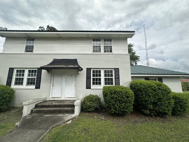 327 Pleasant St in Hinesville, GA - Building Photo - Building Photo
