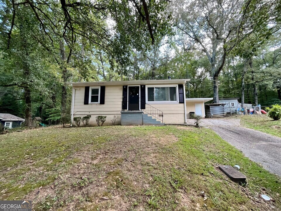 5143 Pinecrest Dr SW in Covington, GA - Building Photo