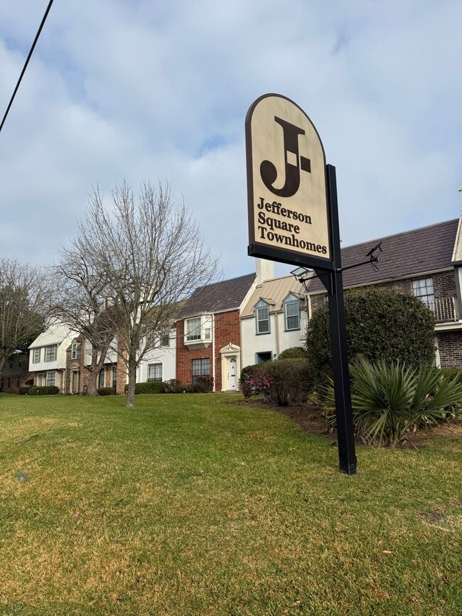 10049 Jefferson Hwy in Baton Rouge, LA - Building Photo - Building Photo