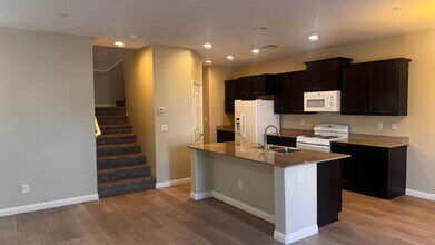 44 Jasmine Point St in Henderson, NV - Building Photo - Building Photo