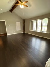 1903 Oxford Blvd in Round Rock, TX - Foto de edificio - Building Photo