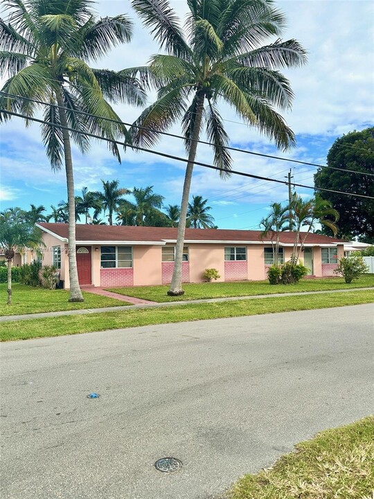 202 SE 3rd Pl in Dania Beach, FL - Building Photo