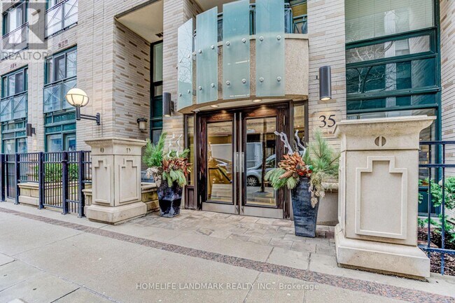 35 Hayden St in Toronto, ON - Building Photo - Building Photo