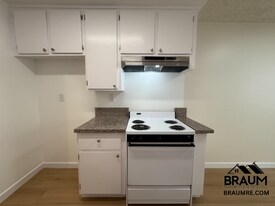 5461 Kester Ave in Los Angeles, CA - Building Photo