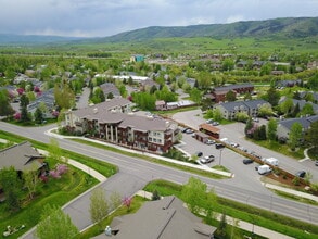 Skiview Place Apartments in Steamboat Springs, CO - Foto de edificio - Building Photo