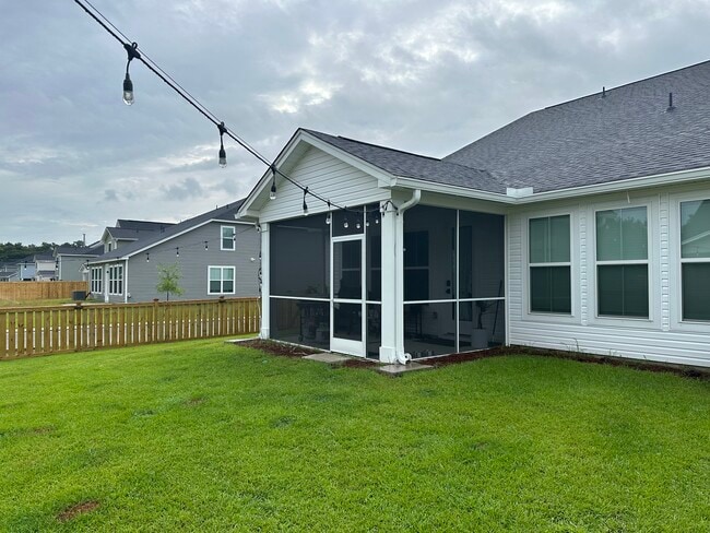 8669 Windsor Hill Blvd in North Charleston, SC - Foto de edificio - Building Photo