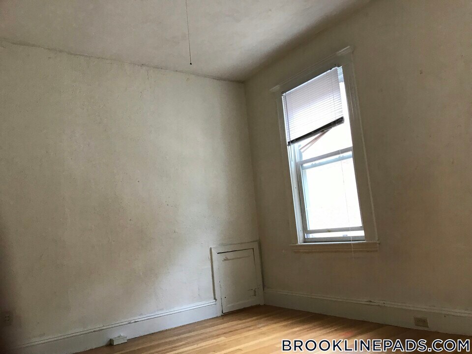 91 Verndale St in Brookline, MA - Building Photo
