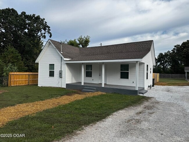 3905 E 13th St in Joplin, MO - Building Photo - Building Photo