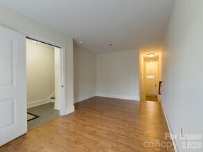100 N Laurel Ave in Charlotte, NC - Building Photo - Building Photo