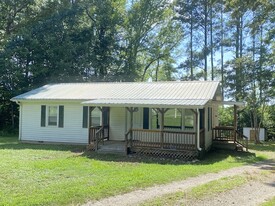 10671 Buggs Island Rd in Baskerville, VA - Building Photo