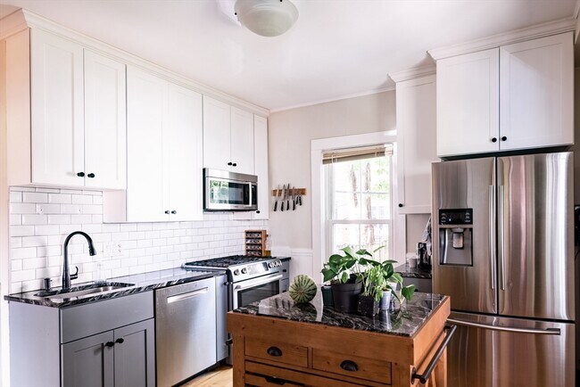 4 Highland Terrace in Newton, MA - Building Photo - Building Photo