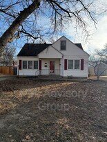 1124 SW Collins Ave in Topeka, KS - Building Photo