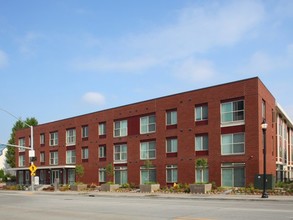 Town Center Station in Happy Valley, OR - Foto de edificio - Building Photo