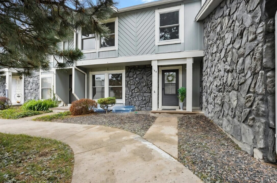 10351 E Evans Ave in Denver, CO - Building Photo
