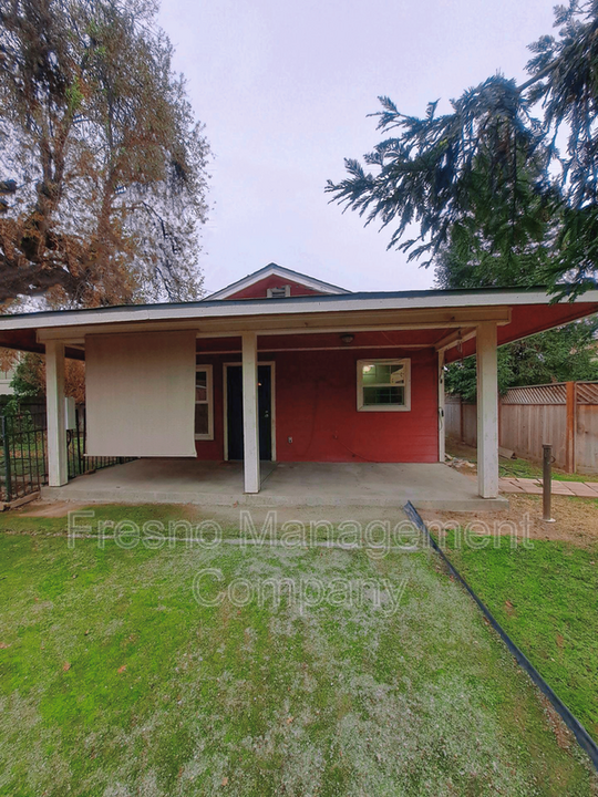 829 E Dudley Ave in Fresno, CA - Building Photo