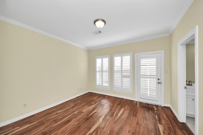 property at 2930 Brompton Square Dr