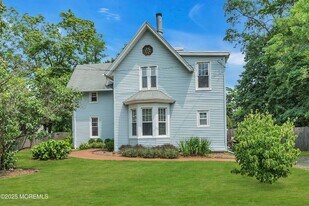 18 Middletown Ave in Atlantic Highlands, NJ - Building Photo