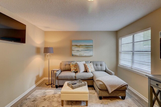 400 William Hilton Pkwy in Hilton Head Island, SC - Building Photo - Building Photo