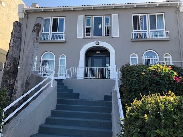 4152 Rosewood Ave in Los Angeles, CA - Building Photo