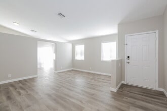 8253 10 Gallon Ct in Las Vegas, NV - Building Photo - Building Photo