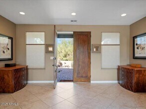 5447 E Ron Rico Rd in Cave Creek, AZ - Foto de edificio - Building Photo